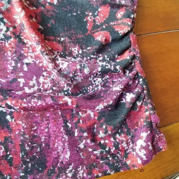 AGB wrap across 3/4 sleeve purple/red print v neck - Picture 5 of 7
